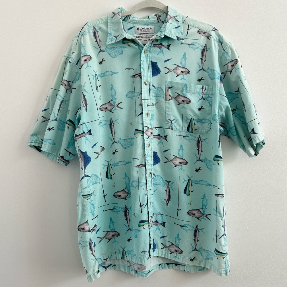 4/$25 Columbia All Over Fish Print Short Sleeve Button Down Shirt in Teal size L